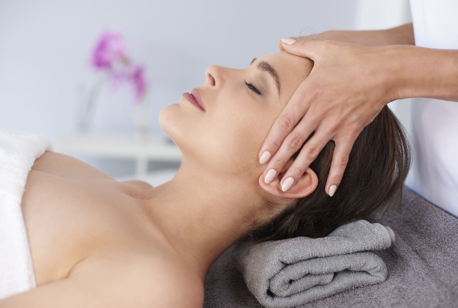 Indian Head Massage: Benefits, Techniques and What to Know